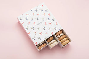 18 db-os macaron válogatás kolibris díszdobozban