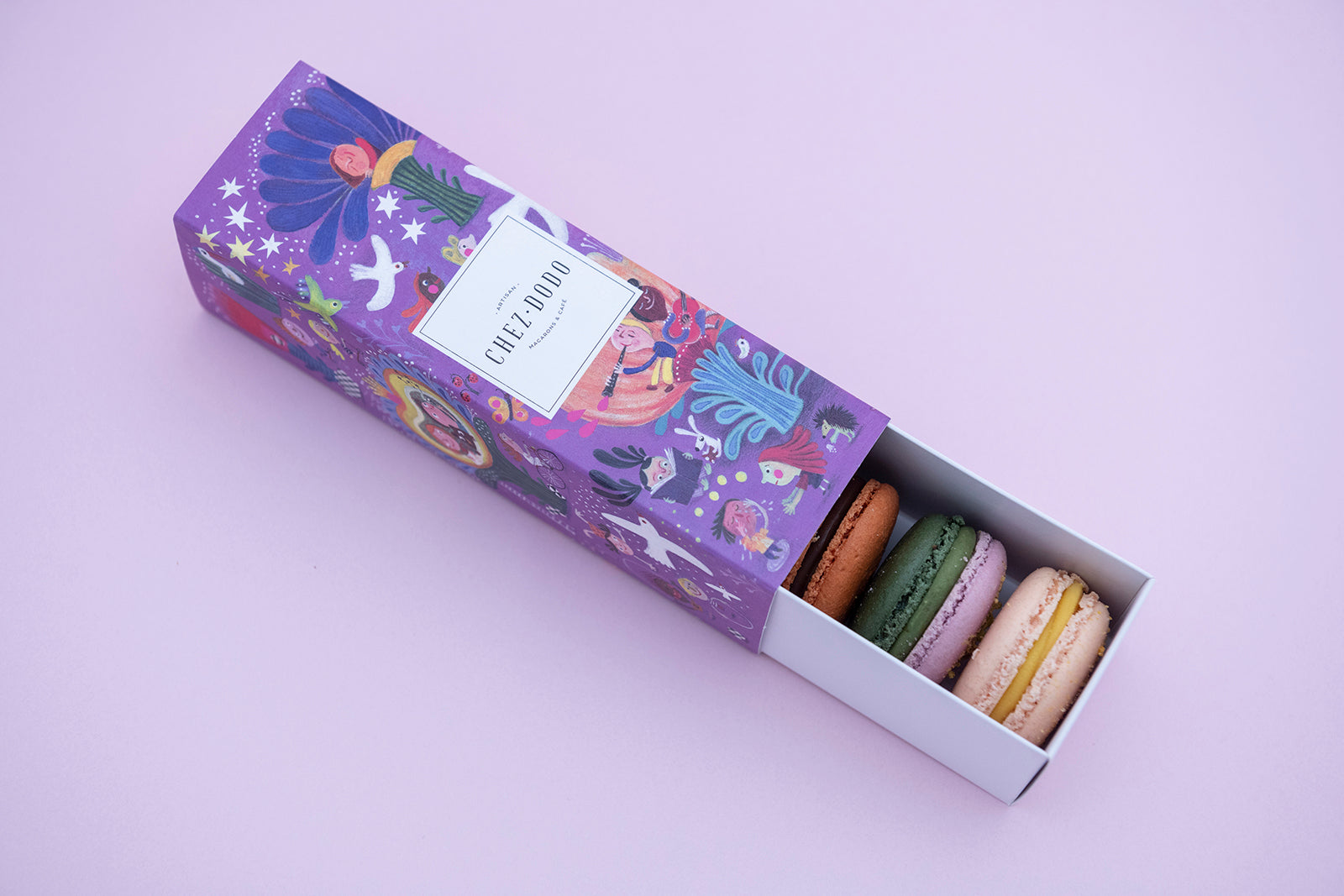 6-piece macaron selection in charity box (lilac)