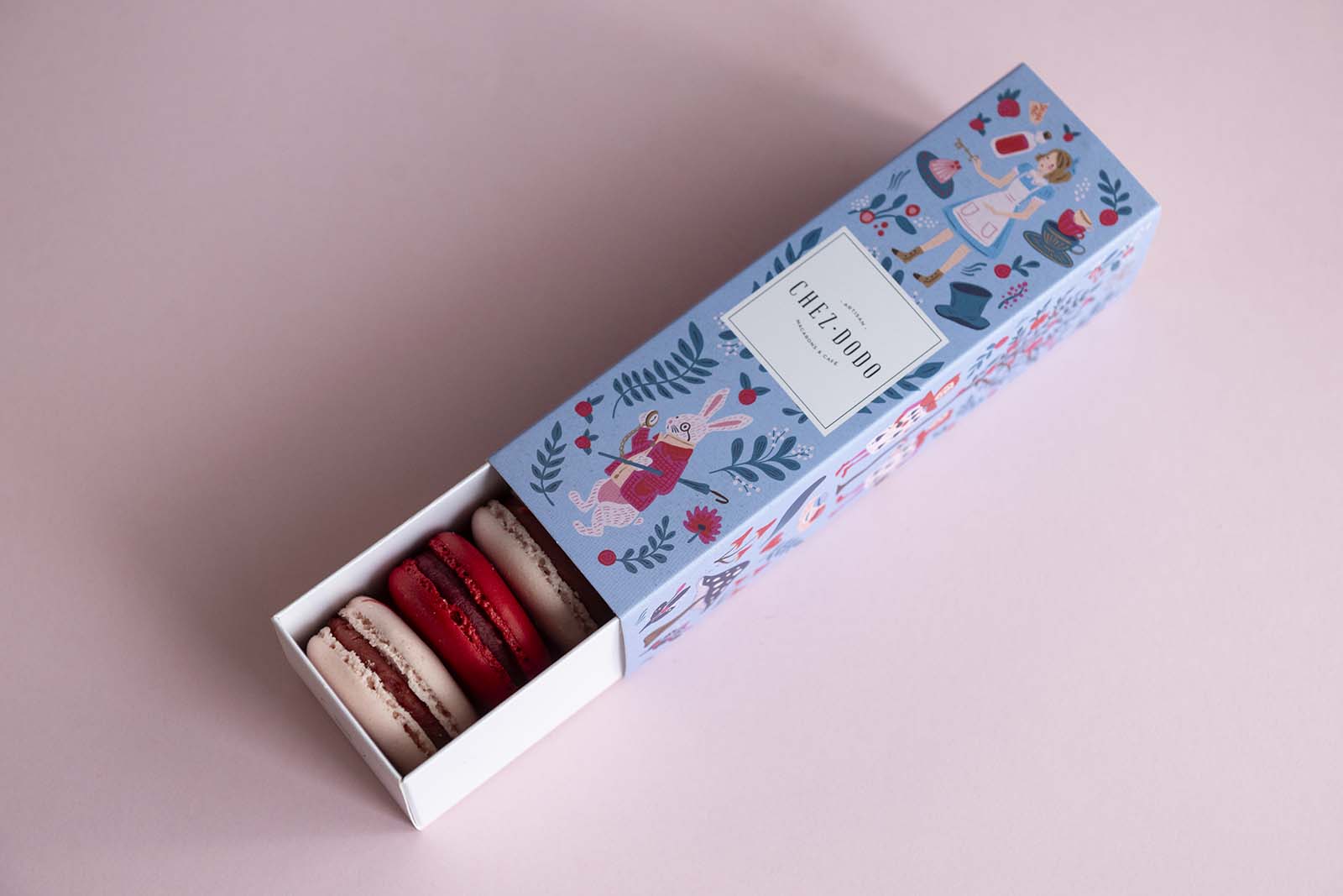 6-piece macaron selection in 'Wonderland' collection gift box (blue)