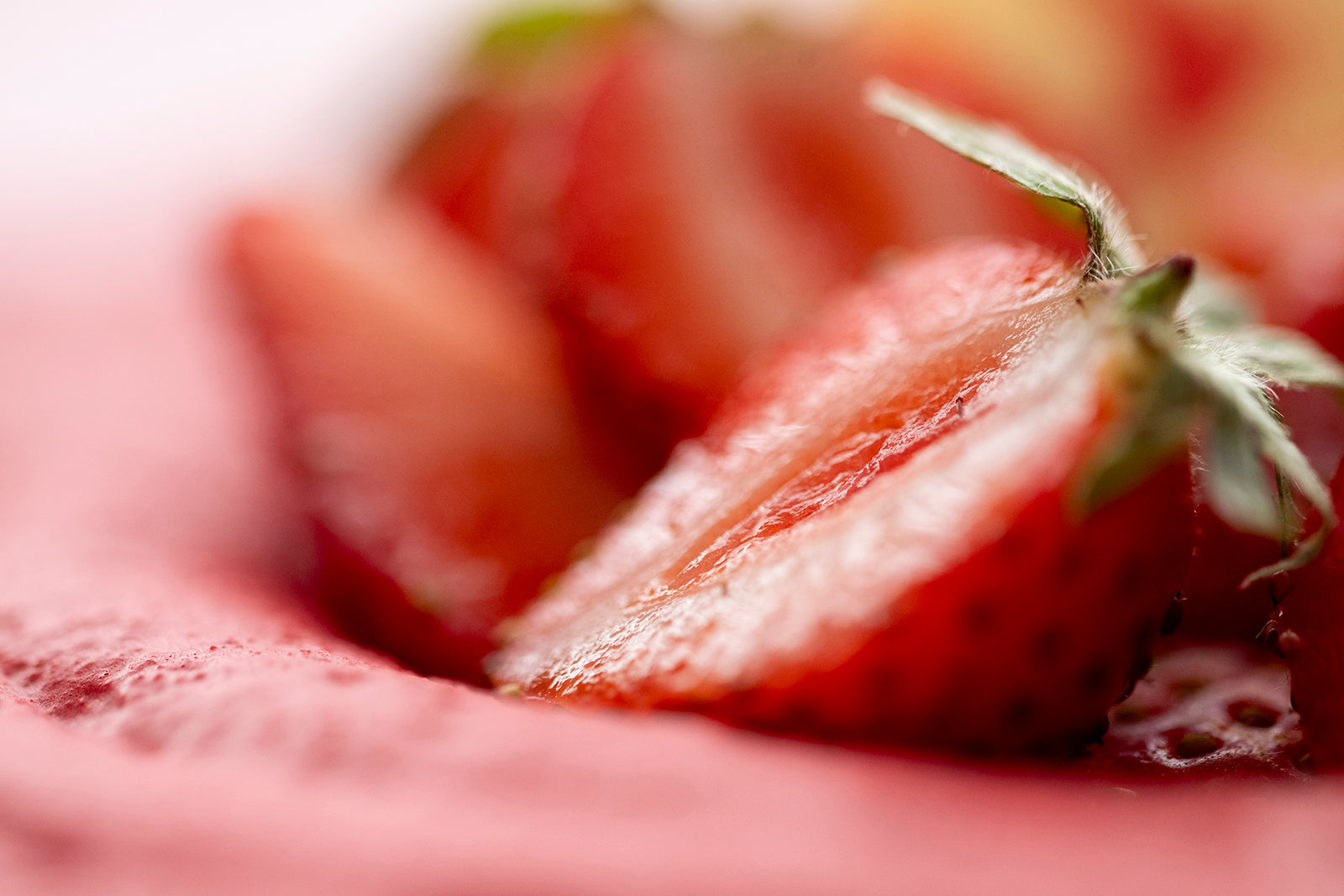 MACARON TORTA 'Fraise - Rhubarb'